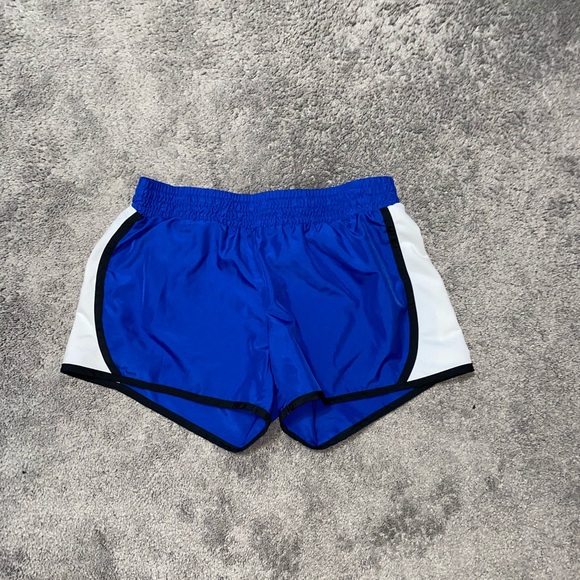 Woman’s running shorts - Picture 2 of 2